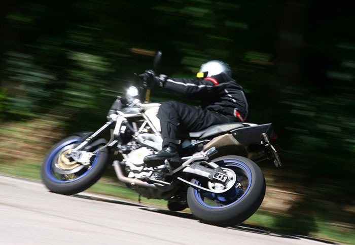 Surprise Me: Aprilia V-2 750 κ.εκ.