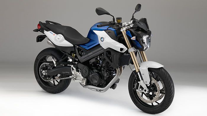 Καμία σχέση δεν έχει αισθητικά το νέο, κομψό BMW F 800 R με το ιδιόμορφο αισθητικά προηγούμενο μοντέλο.