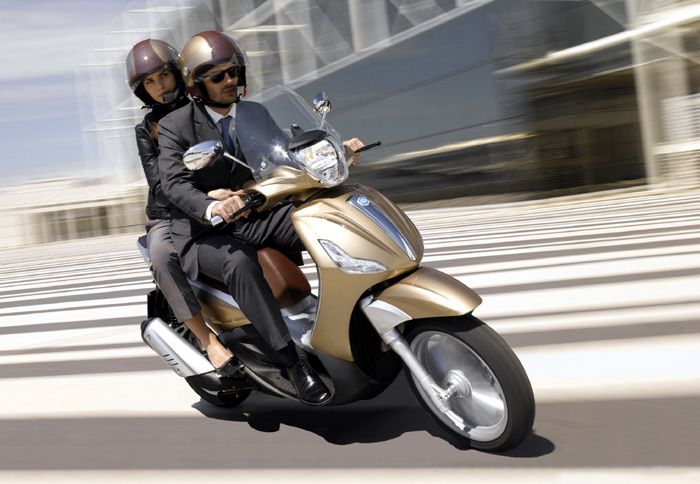 Το Piaggio Beverly 300 διατίθεται στη μειωμένη τιμή των 4.090 ευρώ.