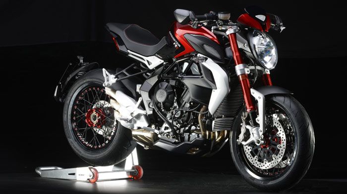 Οι ακτινωτοί τροχοί αλλά και τα συν 15 άλογα από τον 3κύλινδρο 800άρη κινητήρα είναι ουσιαστικά αυτά που διαχωρίζουν την RR από την στάνταρ Brutale 80