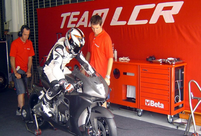 Ο Carlos Checa φεύγει από τα MotoGP