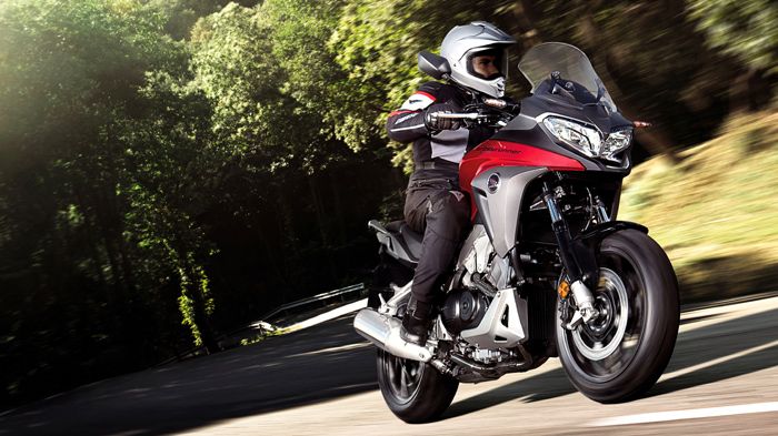 Ανανεωμένο από την κορυφή έως τα νύχια το Honda Crossrunner 800 για το 2015.