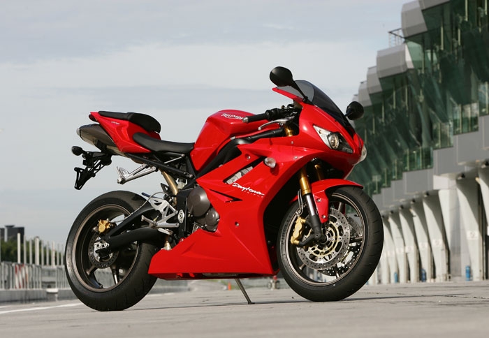 Τriumph: Sport Triple 675 τον Ιούνιο 