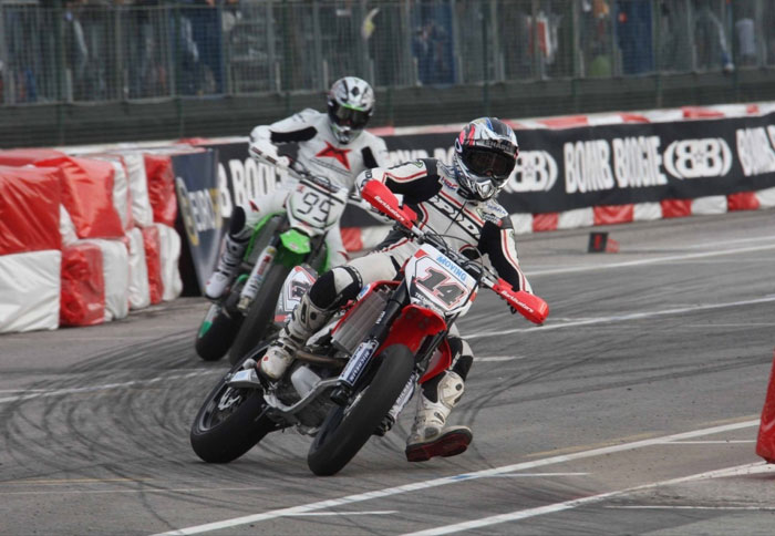 Προπόνηση supermoto για De Puniet