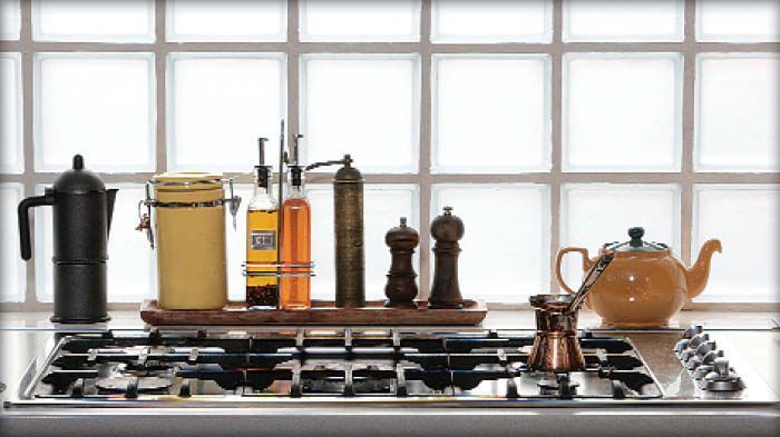 Η χρήση φυσικού αερίου στο μαγείρεμα μπορεί να επιτευχθεί με αντικατάσταση της παλαιάς κουζίνας με κουζίνα φυσικού αερίου (ελεύθερη ή εντοιχιζόμενη).