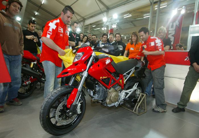 Hypermotard με “σάρκα και οστά”