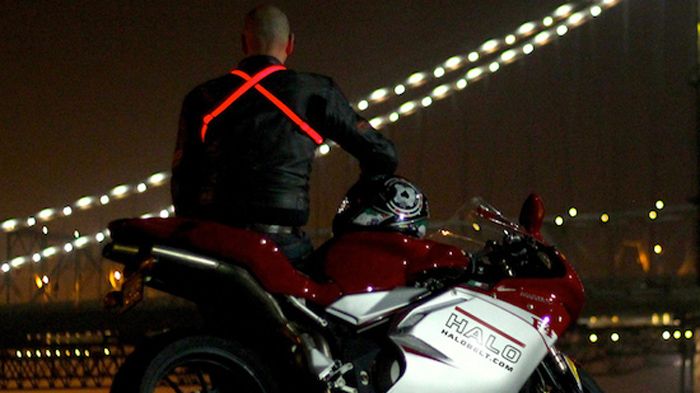 Οι LED λωρίδες της HALO φροντίζουν ώστε οι μοτοσικλετιστές να είναι ορατοί κάτω από κάθε συνθήκη.