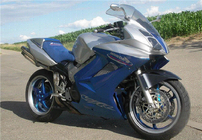 Βελτιωμένο VFR800 made in France