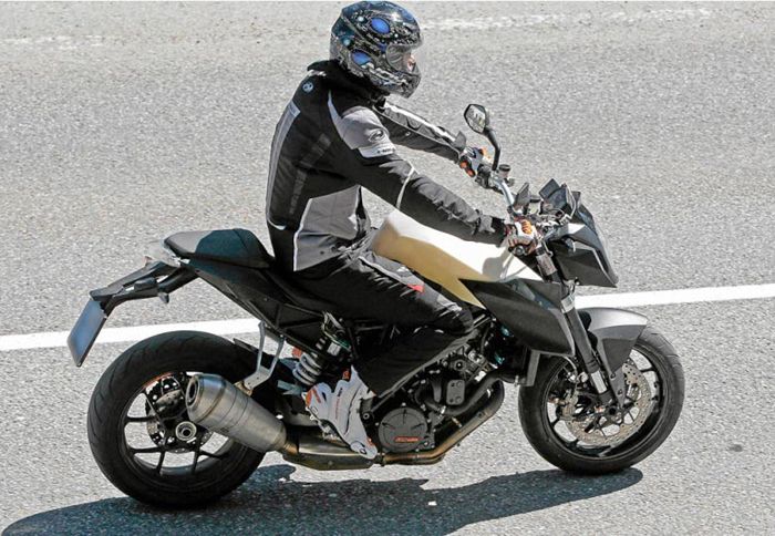 Μια κατασκοπική φωτογραφία μας δίνει την πρώτη γεύση του KTM 1190 Super Duke.