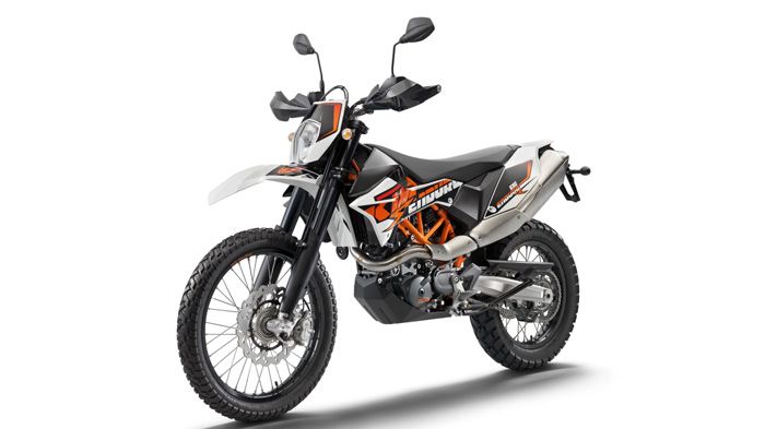 To υπάρχον 690 Enduro R που βλέπετε στη φωτογραφία θα συνεχίσει να παράγεται κανονικά τουλάχιστον για την επόμενη χρονιά.