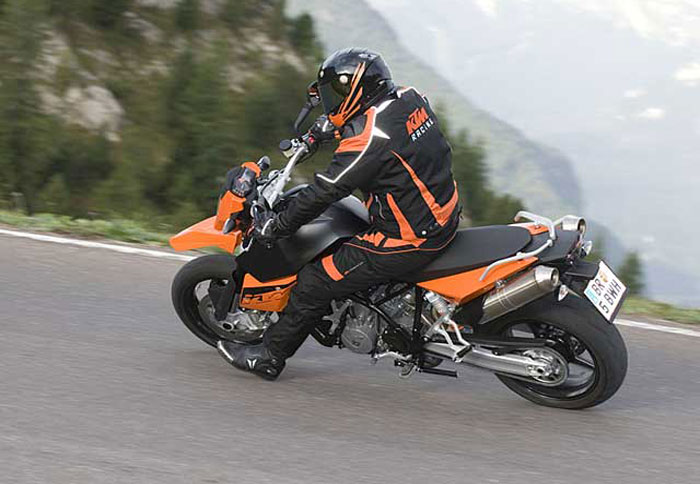 Νέα άφιξη KTM 990 Supermoto