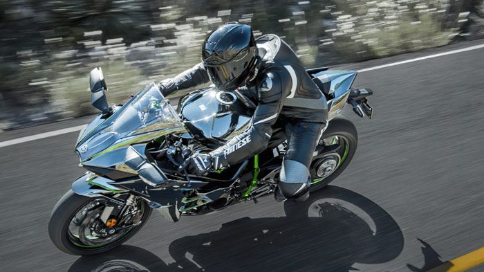 Η ισχύς των 200 ίππων δεν πλησιάζει καν εκείνη του H2R αλλά η Kawasaki υπόσχεται εξαιρετικές επιταχύνσεις, καλύτερες από κάθε άλλο ατμοσφαιρικό κινητή