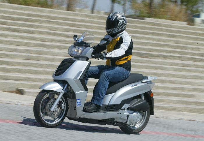 Kymco: People 250 S με 3.990 ευρώ