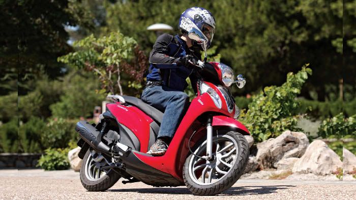 Η ποιότητα κατασκευής και κύλισης είναι τόσο υψηλές που χαρίζουν άνετα τον τίτλο «premium scooter» στο People One.