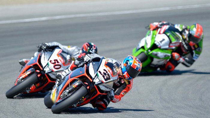 Marco Melandri (#33) και Tom Sykes (#1) μοιράστηκαν τις νίκες στη Laguna Seca.