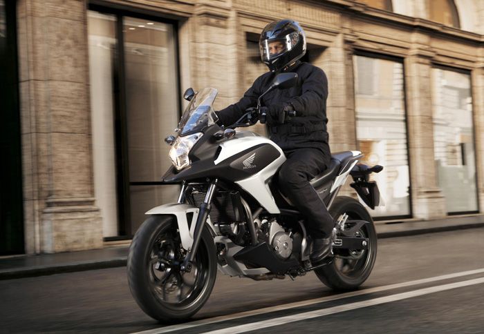 Το νέο Honda NC 700X είναι διαθέσιμο στην τιμή των 7.500 ευρώ.	