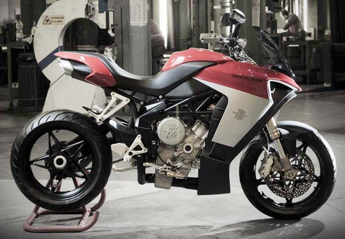 Βασίζεται πάνω στην MV Agusta F3 και αποτελεί τη δουλειά μίας ομάδας τελειόφοιτων του IED.