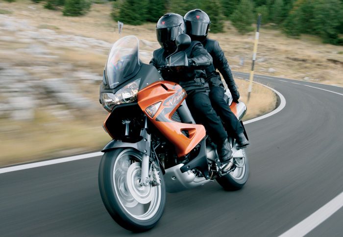 Το Varadero 1000 ABS του 2008 κοστίζει 10.400 ευρώ.
