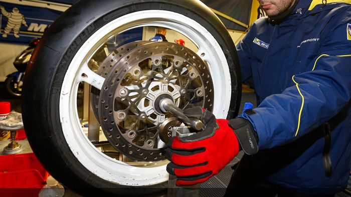 Με 17ρηδες τροχούς θέλει η Michelin να ξεκινήσει την αγωνιστική σεζόν MotoGP 2016.