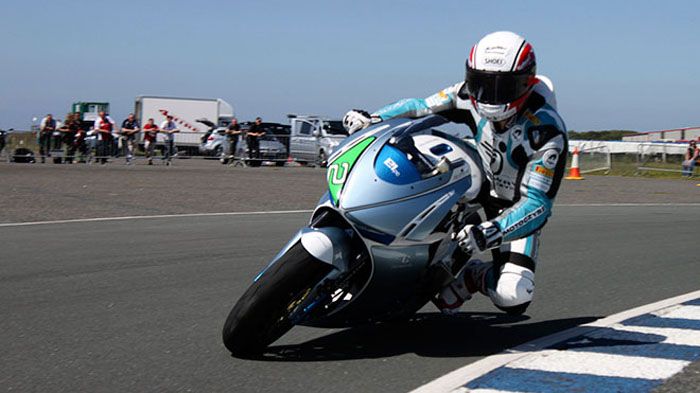 H MotoCzysz ανακοίνωσε πως η ηλεκτρική της E1pc θα τρέξει όχι μόνο στο Isle Of Man TT, αλλά και στο 2013 eRoadRacing World Cup, ενάντια σε βενζινοκίνη