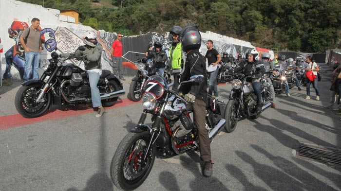 Όσοι... πιστοί Guzzisti προσέλθουν θα ζήσουν ιστορικές στιγμές στις εγκαταστάσεις της ιταλικής εταιρείας.