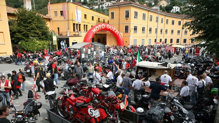 Μια θάλασσα από Moto Guzzi. Δέκα χιλιάδες φίλοι της ιστορικής φίρμας γιόρτασαν στο Mandello del Lario, στην εκδήλωση Moto Guzzi Open House 2014.