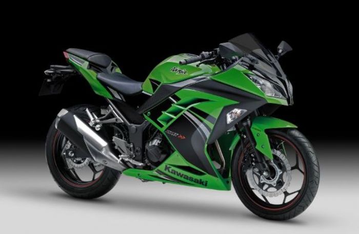 Με μέγιστη ισχύ 39 άλογα στις 11.000 σ.α.λ. και ροπή 2,8kgm/10.000 σ.α.λ., το Kawasaki Ninja 300 αποτελεί μια ενδιαφέρουσα entry-level πρόταση.