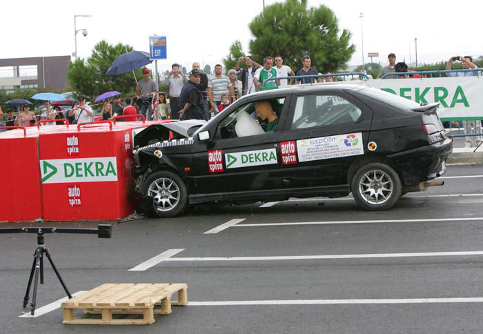 Η Dekra διαθέτει τους καλύτερους αναλυτές τροχαίων και λειτουργεί ιδιόκτητα κέντρα δοκιμών και crash test.