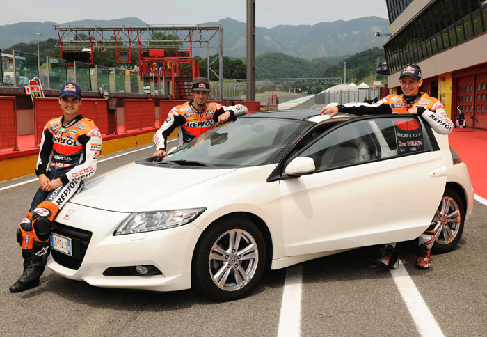 Aναβάτες της Honda με... CR-Z