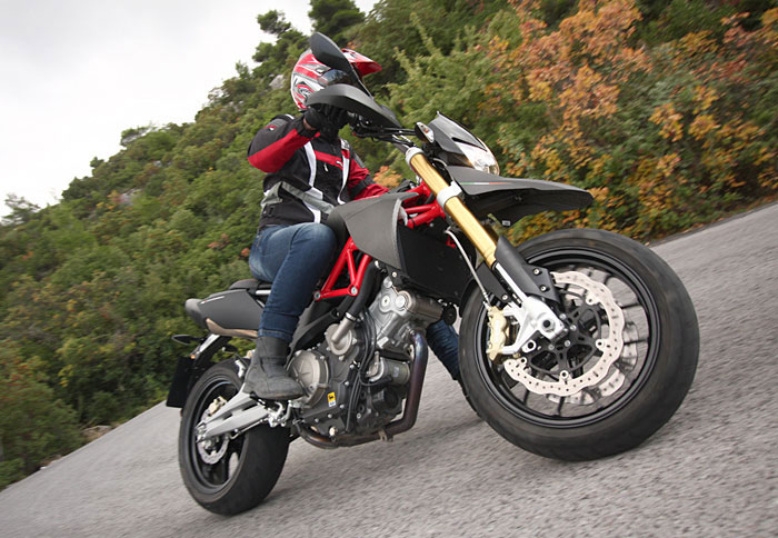 Δοκιμή: Aprilia Dorsoduro 750 Factory