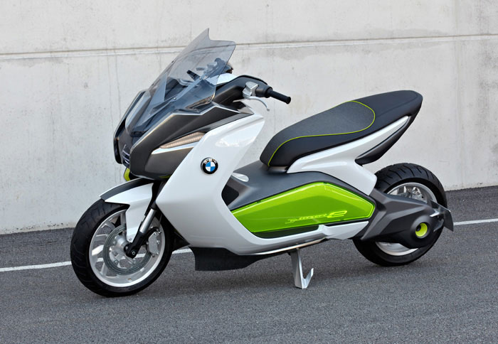 Εκτός από το νέο ηλεκτροκίνητο scooter η BMW θα παρουσιάσει μέχρι το τέλος της χρονιάς όχι ένα αλλά δύο νέα maxi scooter με κινητήρες εσωτερικής καύση