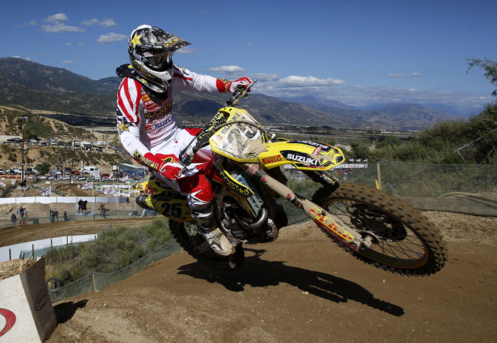 Η Suzuki στην κορυφή του MX1