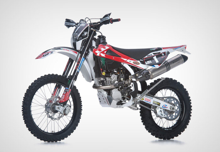 Η Husqvarna TE250 Meo Replica 
