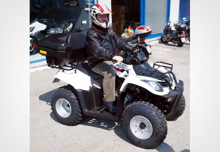 Ο Ηλίας Μαμαλάκης οδηγεί Kymco!