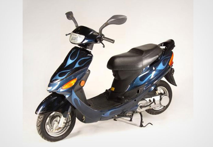 Κι όμως! Μπορεί να χαρακτηριστεί το πιο rock scooter στον κόσμο, αφού ανήκε στον Slash των Guns ‘n’ Roses!