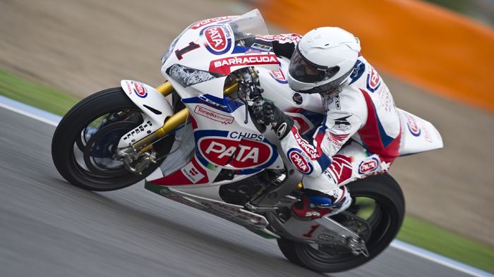 O παγκόσμιος πρωταθλητής Sylvain Guintoli με τον άσο στο φέρινγκ στις πρώτες του δοκιμές με το CBR στη Jerez.