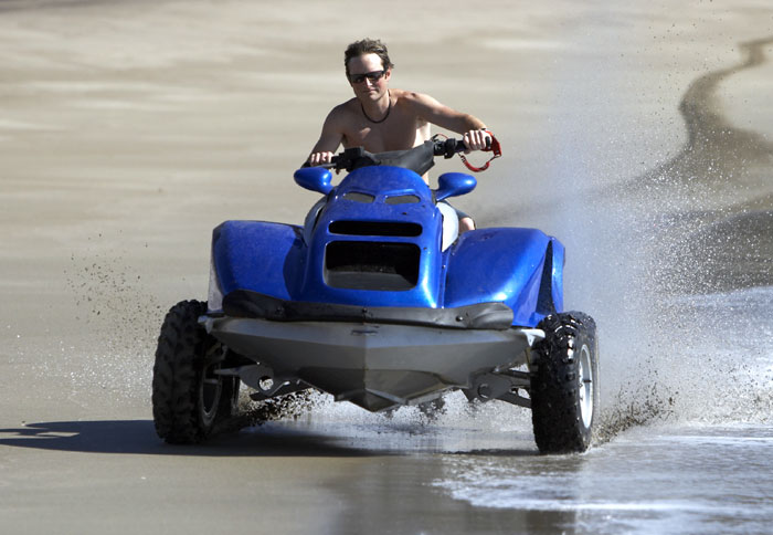 Ένα τετράροδο Jet ski!