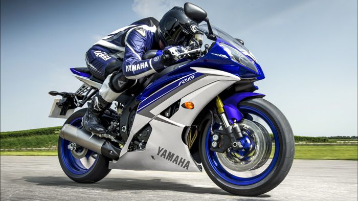 Όμορφη η Race blu διχρωμία, αλλά η Yamaha έμεινε στο νέο χρώμα μόνο για το 2015, προτιμώντας να ρίξει το βάρος της εξέλιξης στο R1.