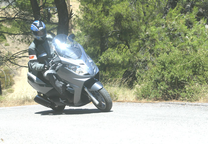 Peugeot Satelis 400 με γαλλική φινέτσα 