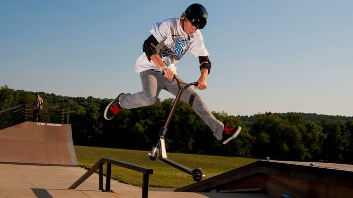 Αδιανόητα κόλπα με πατίνι!!