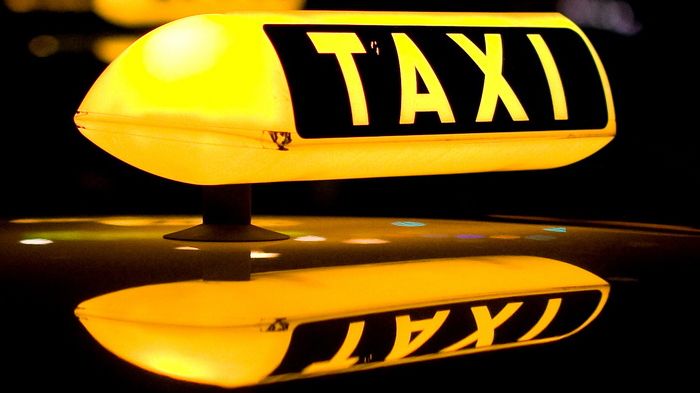 Αν μόνο σε ένα βράδυ ελέγχων στην Αττική η Τροχαία συλλαμβάνει 10 οδηγούς ταξί για απάτη, γιατί δεν κάνει πιο συχνά τους ελέγχους;