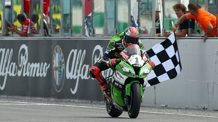 Είκοσι (20) νίκες στην διοργάνωση, συμπλήρωσε με αυτό το διπλό βάθρο ο Tom Sykes της Kawasaki