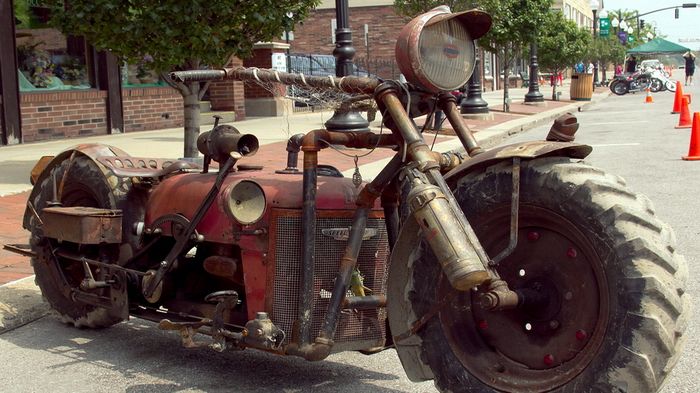 Ένα τρακτέρ που έγινε μοτοσικλέτα!
