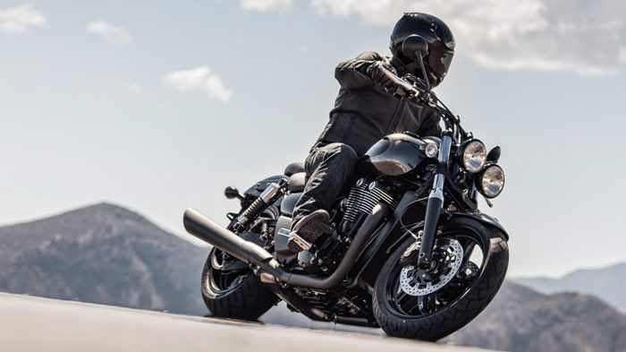 Το Triumph Thunderbird απέκτησε ειδική έκδοση με το μαύρο χρώμα να αποτελεί το κυρίαρχο στοιχείο της.