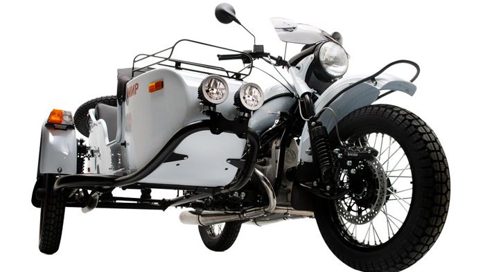 H MIR καταφθάνει στους dealer μέσα στο Νοέμβριο του 2014, με το κόστος της να κυμαίνεται γύρω στα 13,400 ευρώ.