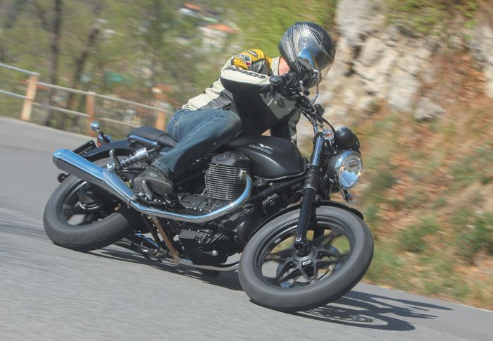 To V7 Stone αποτελεί την entry level έκδοση της σειράς και θα είναι διαθέσιμο στην ελληνική αγορά στο τέλος Απριλίου με τιμή που ανέρχεται στα 7.890 ε