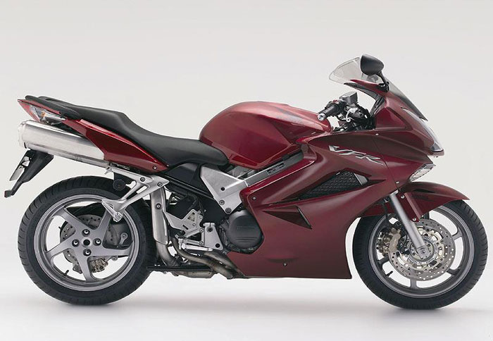 Νέα VFR 800 στο προσκήνιο
