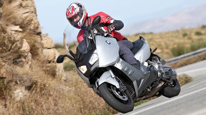 To C 600 Sport είναι πολύ σταθερό και δεν πρόκειται να απογοητεύσει μέσα στην πόλη ή έξω από αυτή, ακόμη και σε έντονα sport ρυθμούς.