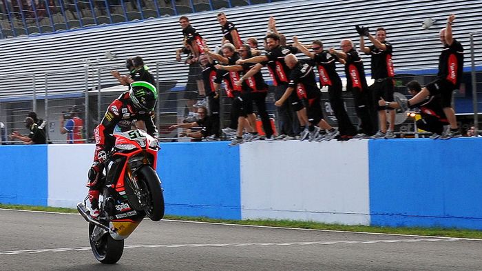 Ανέβασε κατακόρυφα την απόδοση του κατά τη διάρκεια της σεζόν του 2013 ο Eugene Laverty, καταφέρνοντας να επιβληθεί τελικά του Guintoli.