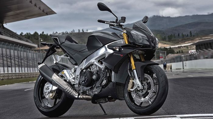 Με στόχο να το κάνει καλύτερο στο δρόμο αλλά και στην πίστα η Aprilia αναβάθμισε το Tuono σε όλους σχεδόν τους τομείς.